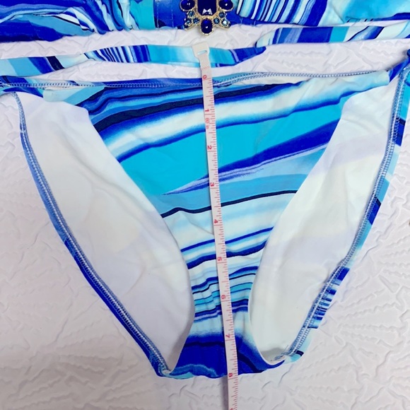 Sol Lo String Bikini EUC w/wavy stripes of blue & white & Embellishments Size 6 - Picture 10 of 12